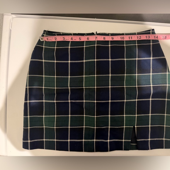 Plaid mini skirt size medium never worn - Picture 8 of 9